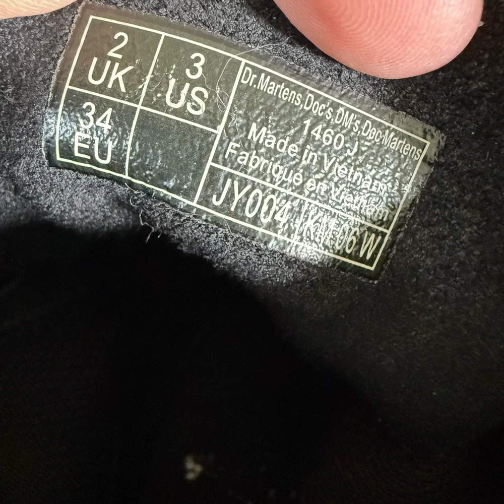 Dr‎ Martens youth black leather combat boots